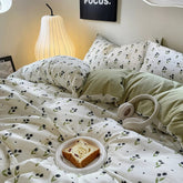 Niedliches Bettwäscheset mit kleinem Tulpen-Print